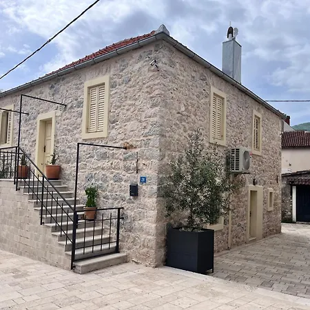 Tri Srca 1 - De Luxe 1